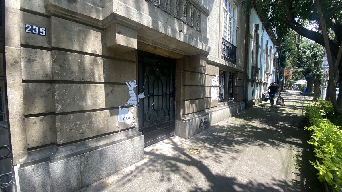 Colima 233 y 235 <a href="/LaRomaDF/">Colonia Roma 🚲</a> arrancaron los sellos del <a href="/inveacdmx/">INVEACDMX</a> hace unos días, hoy están trabajando <a href="/martibatres/">Martí Batres</a> <a href="/IntiMunoz/">Inti Muñoz</a> @seduviCDMX <a href="/PAOTmx/">PAOT</a> <a href="/mariana_boy/">Mariana Boy</a>