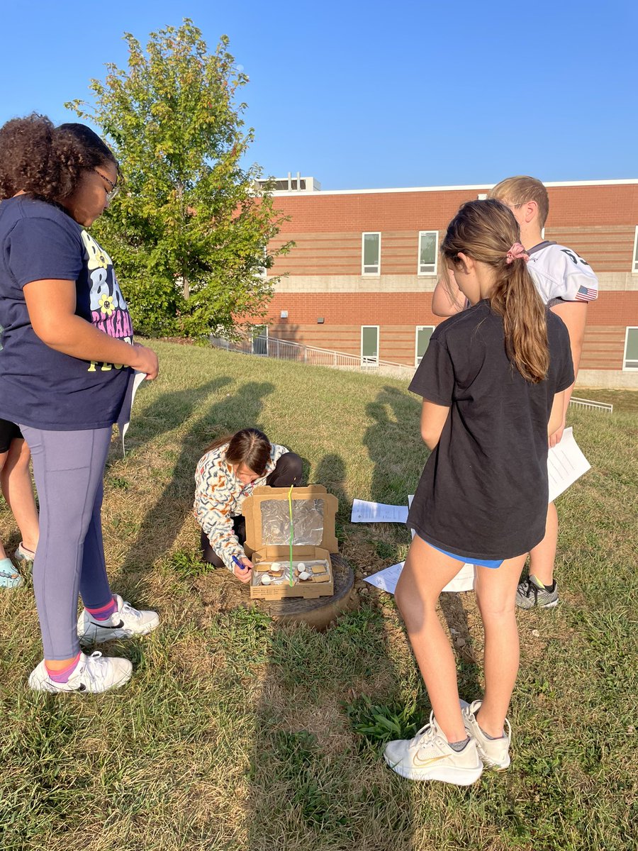 MannerClass's tweet image. Solar S’mores for the win today! We had so much fun building our solar ovens and melting our s’mores! @WSMSwolves #WeAreWentzville