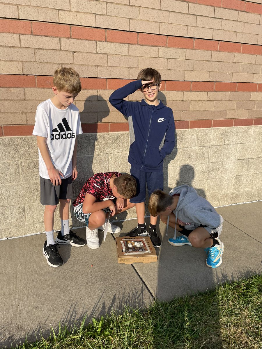 MannerClass's tweet image. Solar S’mores for the win today! We had so much fun building our solar ovens and melting our s’mores! @WSMSwolves #WeAreWentzville