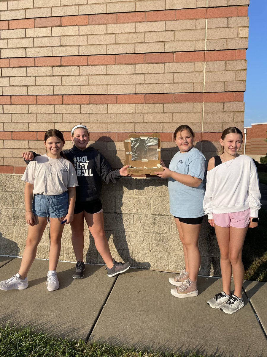 MannerClass's tweet image. Solar S’mores for the win today! We had so much fun building our solar ovens and melting our s’mores! @WSMSwolves #WeAreWentzville