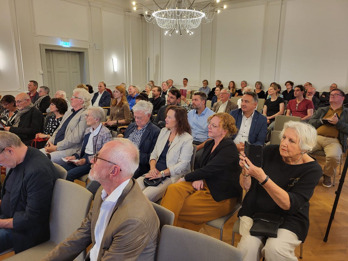 🎶 Der 2. Georg-Christoph-Biller-Preis geht an Christina Simon! 🎉 Herzlichen Dank an die Sparkasse Burgenlandkreis für die Unterstützung. 🙏 #Kulturpreis #BillerPreis