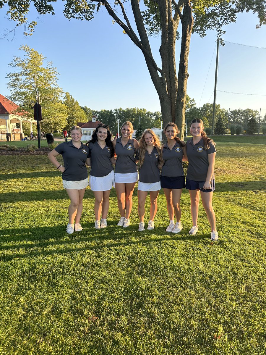 OFgirlsgolf's tweet image. JV lost by one stroke to Bay Thursday evening, 216-215 at Sweetbriar. The team was led by Lyla Williams (50), Hayley Gardner (54), Barb Suarez (55), Lily Andrich (57) and Lily Marshall (60). Nice effort ladies and congrats on an outstanding season!