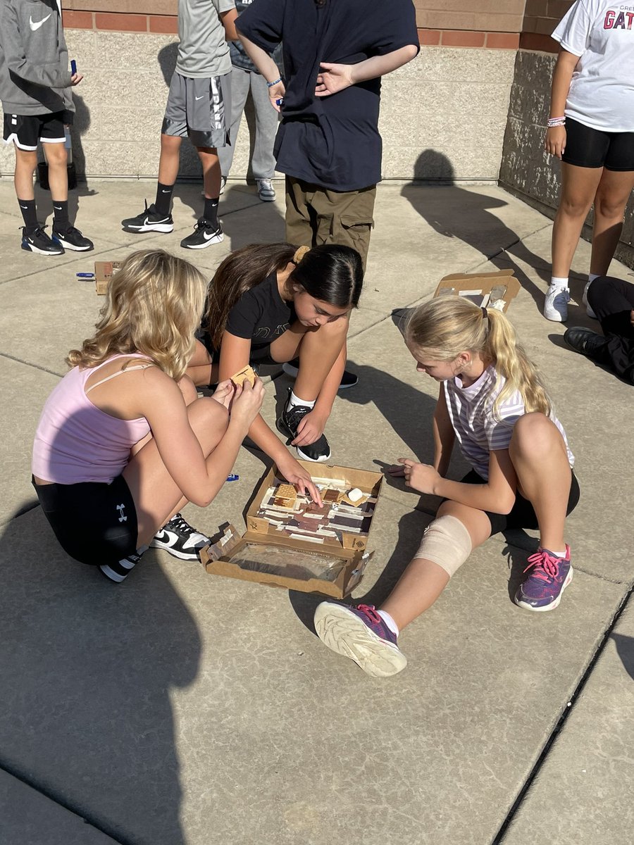 MannerClass's tweet image. Solar S’mores for the win today! We had so much fun building our solar ovens and melting our s’mores! @WSMSwolves #WeAreWentzville