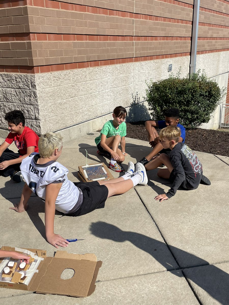 MannerClass's tweet image. Solar S’mores for the win today! We had so much fun building our solar ovens and melting our s’mores! @WSMSwolves #WeAreWentzville