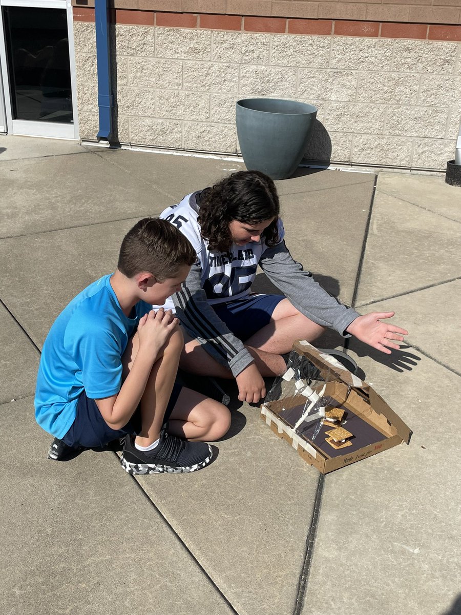 MannerClass's tweet image. Solar S’mores for the win today! We had so much fun building our solar ovens and melting our s’mores! @WSMSwolves #WeAreWentzville