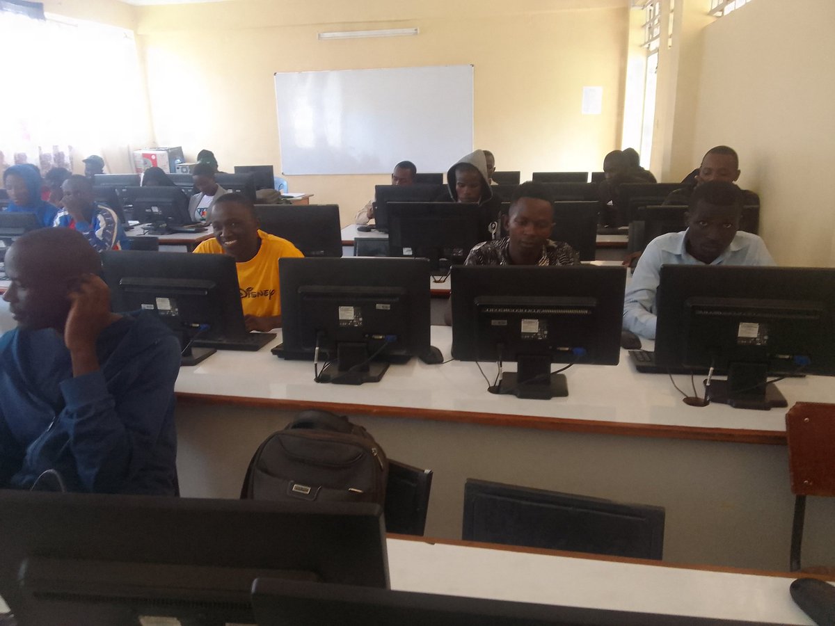 Today's session was lit🔥🔥
We got an opportunity to get briefing on the latest technology trends, some of the Google products, and also we interacted with each other in a friendly and intuitive manner. 
Many more to come!💯