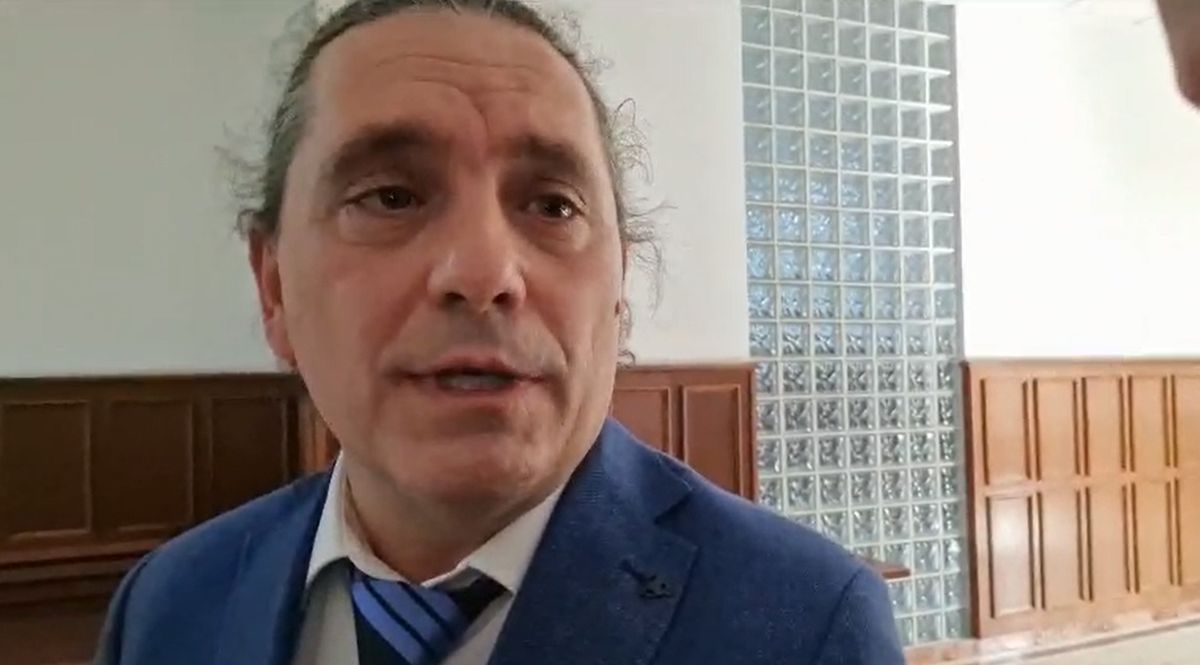CugetLiber's tweet photo. Dosarul 2 Mai: Un judecător a anulat probele împotriva părinților lui Vlad Pascu https://t.co/Qw5j8JGi6X https://t.co/q3mQ96uAWx