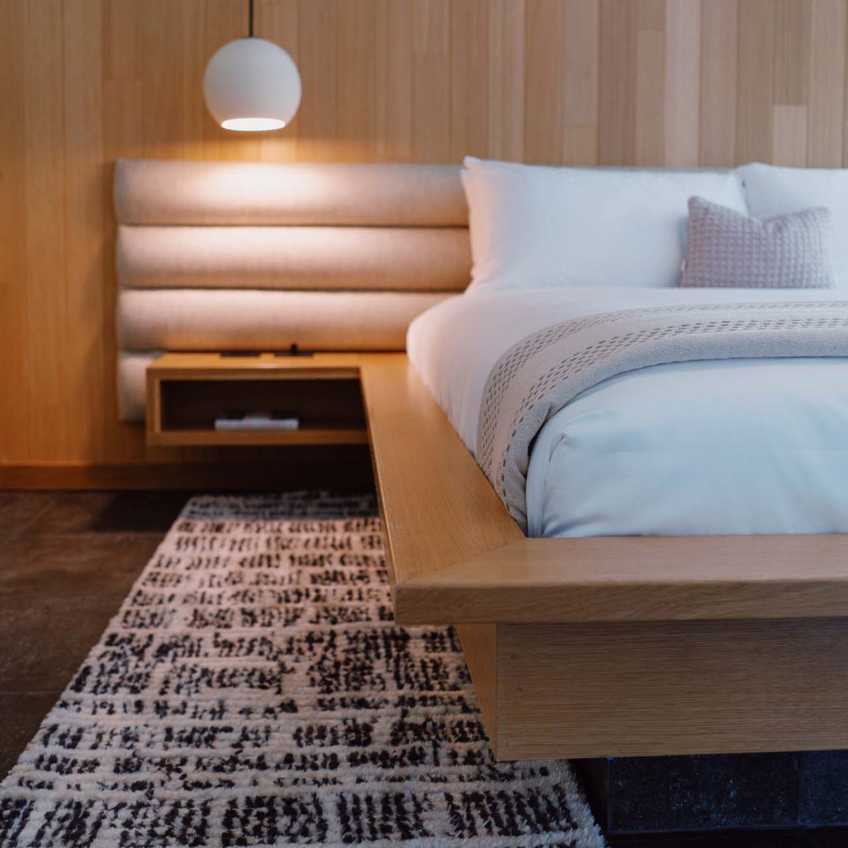 motiquetravel's tweet image. Reimagined as a luxury Motique®, Azure Sky in Palm Springs, CA remixed midcentury modern with an eye toward desert luxury.
. 
📸: Azure Sky Website
. 
#motique #palmsprings #midmod #midcenturymodernfurniture #desertluxury