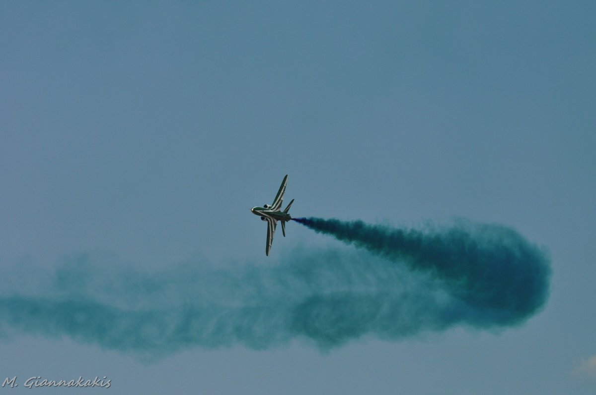 MyronGian's tweet photo. Saudi Hawk turning and smoking at Athens Flying Week
.
#saudihawks @saudihawks #saudiarabia #royalsaudiairforce @modgovksa #hawks #demoteam #baehawk #displayteam #aerobaticdisplayteam #athensflyingweek #afw @athensflyinweek #aviation #airshow #militaryaviation #militarytrainer https://t.co/dP3vmM4SXb