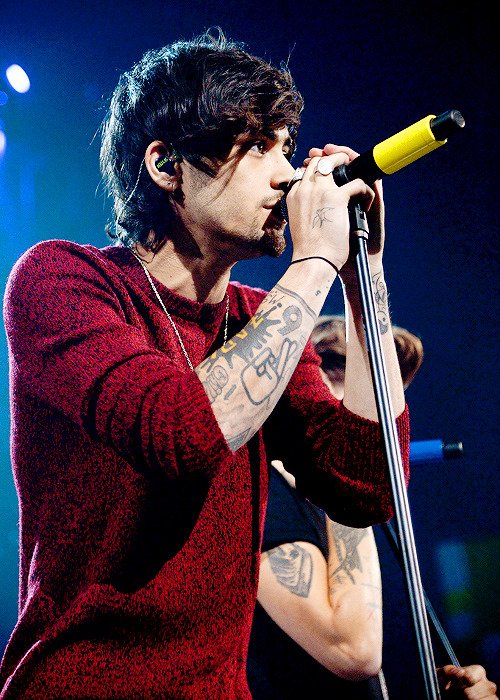 KStomska's tweet photo. 10 yrs ago today we were blessed with this gorgeous picture of Zayn snapped during the I Heart Radio Music Festival in Las Vegas
#OneDitection #ZaynInRed #ZaynMalik #iconiclook #IT5Forever https://t.co/yKb82tKPEc