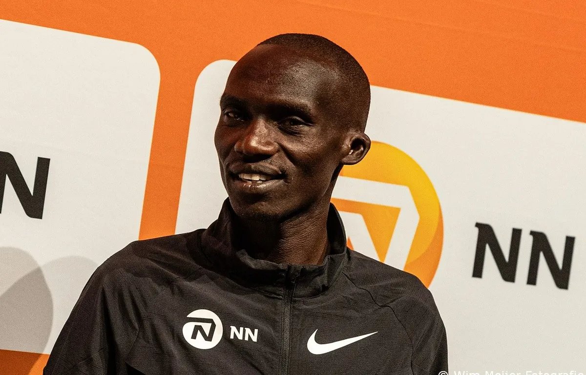 Grote namen aan start NN Dam tot Damloop; record aantal deelnemers op 10 Engelse mijl dlvr.it/TDTyY5