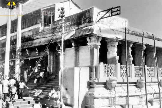 OurTemples's tweet photo. How many of you know that Chandrababu Naidu is the one who demolished the ancient 1000 pillar mandapa in Tirumala in 2003?!  It was constructed in the year 1472 A.D

Now he lectures about purity by completely destroying the temple earlier.  

Till date the mandapa is not built.  @ChinnaJeeyar swami has fought against this atrocity then. 

May twitteratis who rant in X today may not even be born then or may be learning to walk/speak

This pot is calling the kettle black