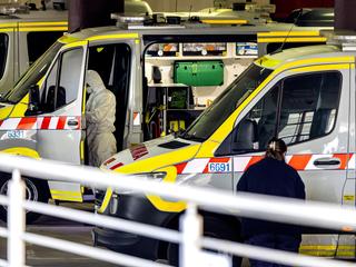 noahfrancoeu's tweet photo. Man died during four-hour wait for ambulance: union https://t.co/ENJtulmPPY https://t.co/aUfcQYkgIr