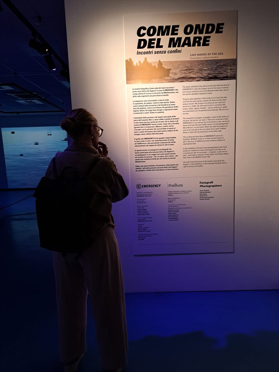 rossmiccio's tweet image. Questa sera abbiamo inaugurato la mostra di EMERGENCY "Come onde del mare" a #Venezia in #Giudecca. Un'iniziativa che consideriamo occasione di lotta contro la disumanizzazione dei migranti e la criminalizzazione di chi li aiuta, ad opera di una politica che non ci appartiene.