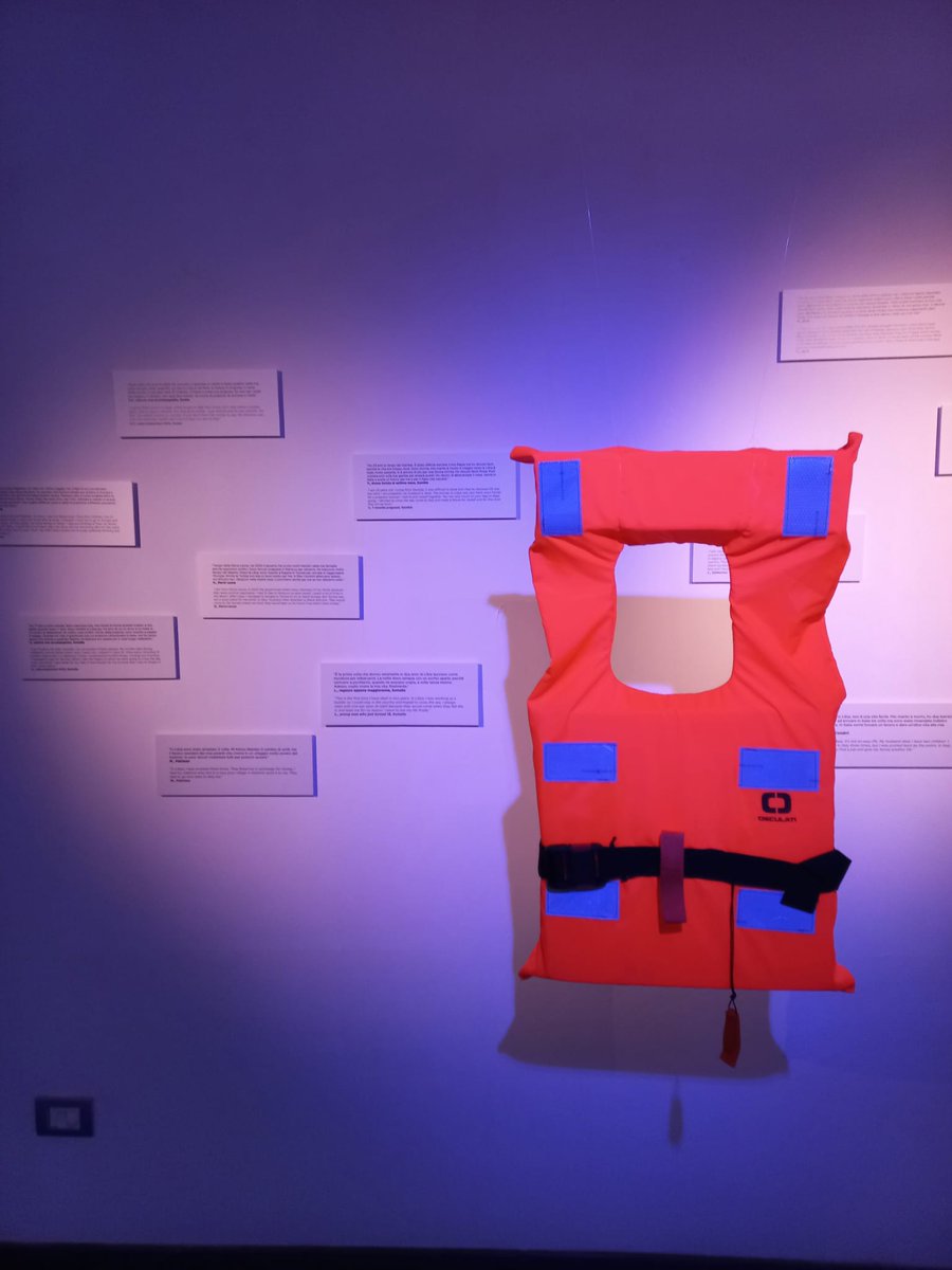 rossmiccio's tweet image. "Come onde del mare" è un viaggio fotografico sull'esperienza in mare della #LifeSupport, nave con cui difendiamo il diritto alla vita soccorrendo pezzi di umanità ai quali speriamo di restituire un riconoscimento di esistenza. E speriamo di farlo anche con questa mostra. Venite!