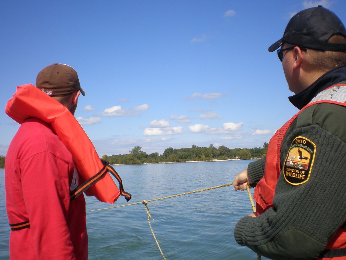 The sign-up deadline is approaching for Stone Lab's Workshop on Fish-Sampling Techniques of Ohio’s State Agencies happening October 5-6, 2024! Participants learn first-hand how our state agencies sample!

Visit this page to enroll: ohioseagrant.osu.edu/education/ston…

#StoneLab #ODNR #OEPA