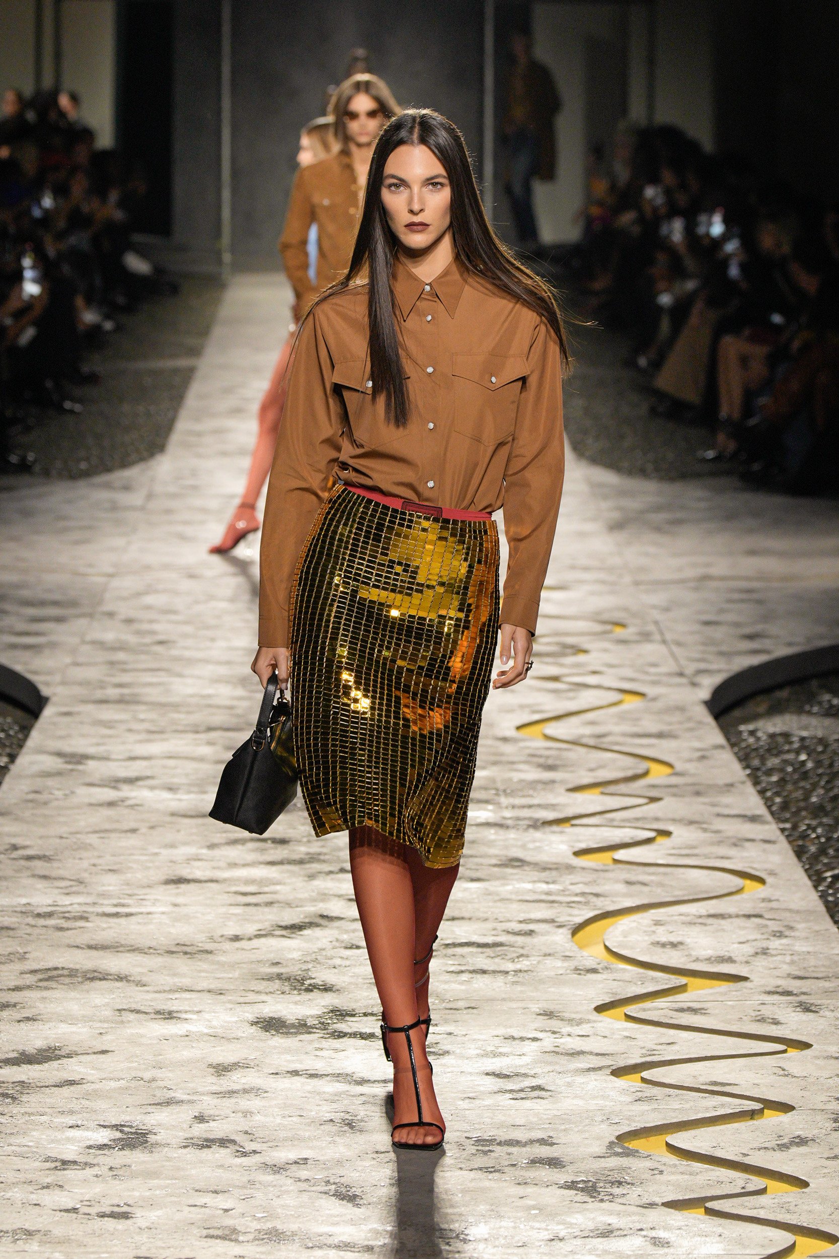 La Mode Unknown on X: "The golden details of ✨Versace✨ Spring/Summer 2025.????  https://t.co/gg2Bawh02I" / X
