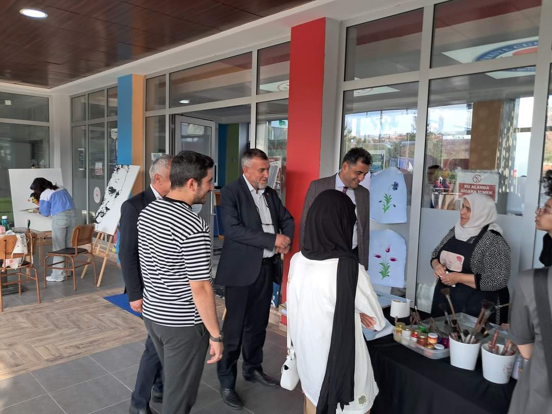 KIRIKKALE GENÇLİK MERKEZİ

Gaziler Günü etkinlikleri kapsamında bugün gazilerimiz ve yakınları ile birlikte Gençlik Merkezimizde programlara iştirak ettik.

Spor etkinlikleri ve diğer aktivitelere katılarak, Gençlik Merkezimizde gençlerle birlikte sohbet ettik.
#akparti
#GSBGM