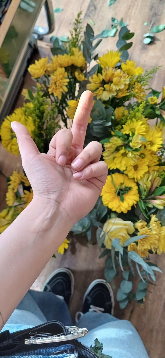 Trabajo en una florería, No quiero ver más flores amarillas en mi vida