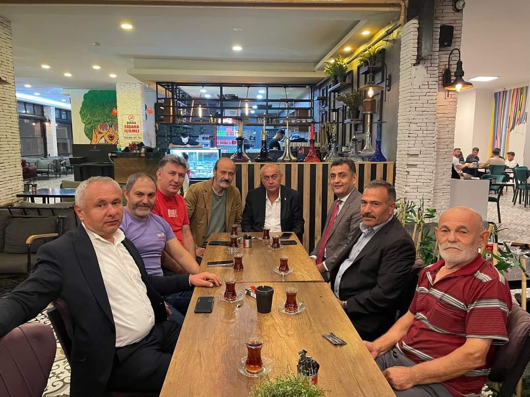 Atatürk Bulvarı üzerinde bulunan Marina Kafe, Piri Paşa, Kilim46 işletmelerini ziyaret ettik. 

Rabbim birliğimizi daim eylesin.
#akparti