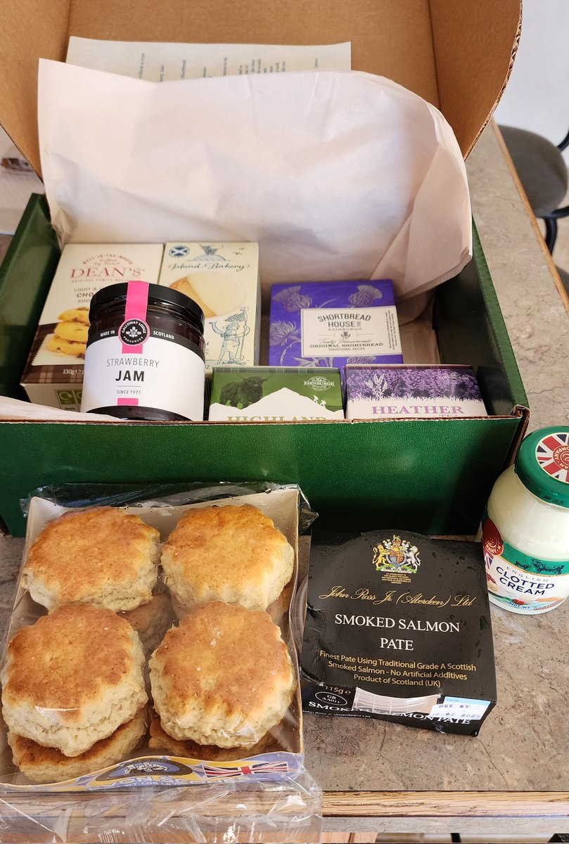 A special
surprise landed on the doorstep today courtesy of Sis and <a href="/GourmetScottish/">Scottish Gourmet USA</a>! Tea, anyone? 😋