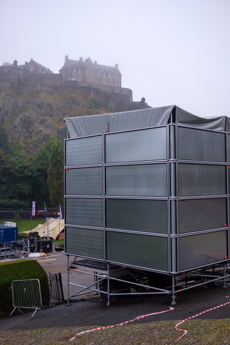 Stuart Hay (@streetwurrier) on Twitter photo Citizens of Edinburgh I am interrupting your views of the castle, and quiet enjoyment viewing for a commercial broadcast. Noting contractors where abusing the order by restricting access to parts of the garden a day earlier AM today <a href="/PLACEEdinburgh/">PLACE, Edinburgh</a> <a href="/thecockburn/">Cockburn Association (The Edinburgh Civic Trust)</a> #festivalised Citizens of Edinburgh I am interrupting your views of the castle, and quiet enjoyment viewing for a commercial broadcast. Noting contractors where abusing the order by restricting access to parts of the garden a day earlier AM today <a href="/PLACEEdinburgh/">PLACE, Edinburgh</a> <a href="/thecockburn/">Cockburn Association (The Edinburgh Civic Trust)</a> #festivalised