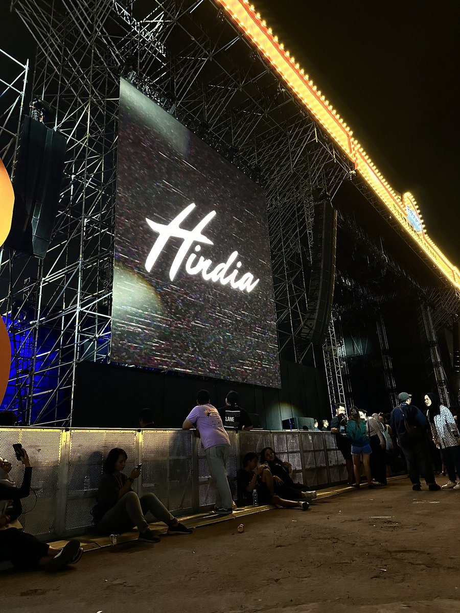 Spot kalau nntn pespor sama <a href="/sixjanvierr/">🌙</a> kalau gak di belakang ya dikiri depan 🙃 biar bisa nntn enak dan gak ke ganggu kalau loncat2 wqwqeq nyusul gak si u?