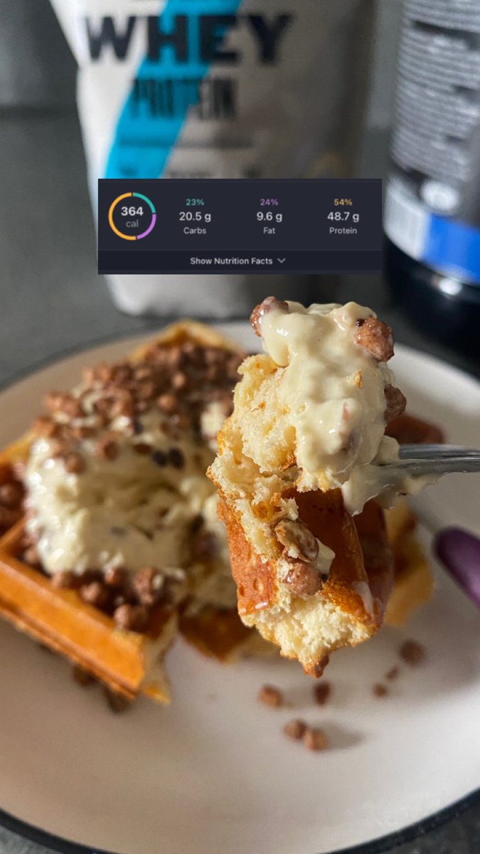 وافل فيه 48g بروتين 😋
استخدمت فيه بروتين وايت شوكلت وقرانولا ماي بروتين 
كود خصم ماي بروتين ANAS-R37K