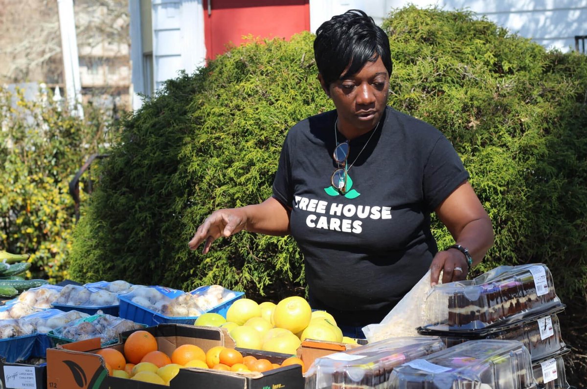 This Hunger Action Month, we celebrate Tanya &amp; Matthew Veltz, 2022 Russ Berrie Making a Difference Award Honorees and founders of Tree House Cares. 🍎

⭐ Read this month's blog feature on Tanya, Matthew, &amp; Tree House Cares at bit.ly/VeltzBlog.