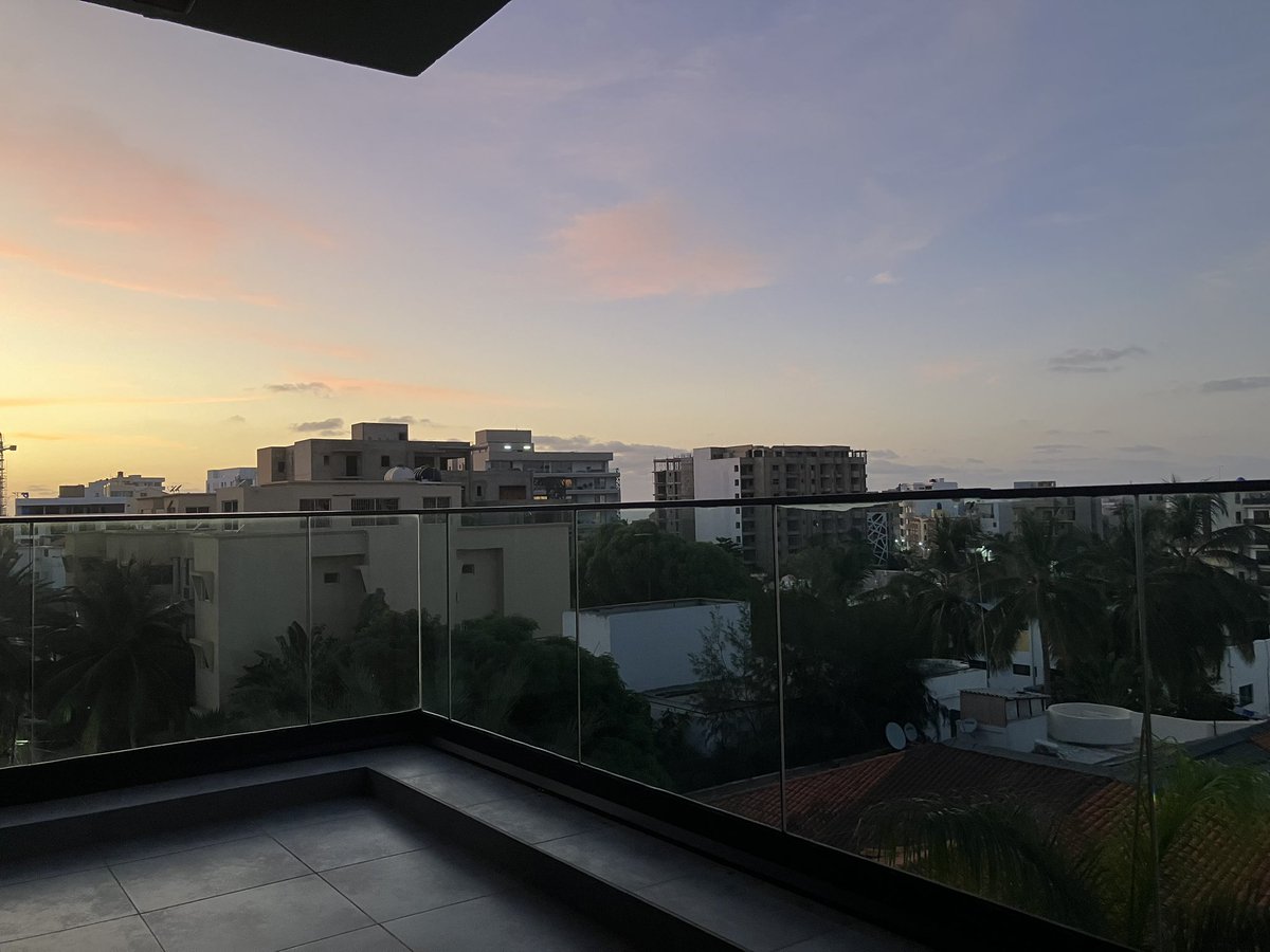 SarahBelmir's tweet photo. Friday evening on zee balcony #dakarlives https://t.co/AviupGqrIy