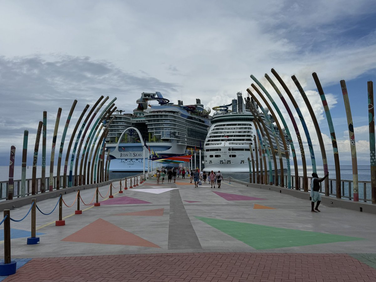 CruiseGuide's tweet photo. In Port Today: @RoyalCaribbean Adventure of the Seas and Icon of the Seas at Perfect Day at Coco Cay. https://t.co/rjxrFFI9yh