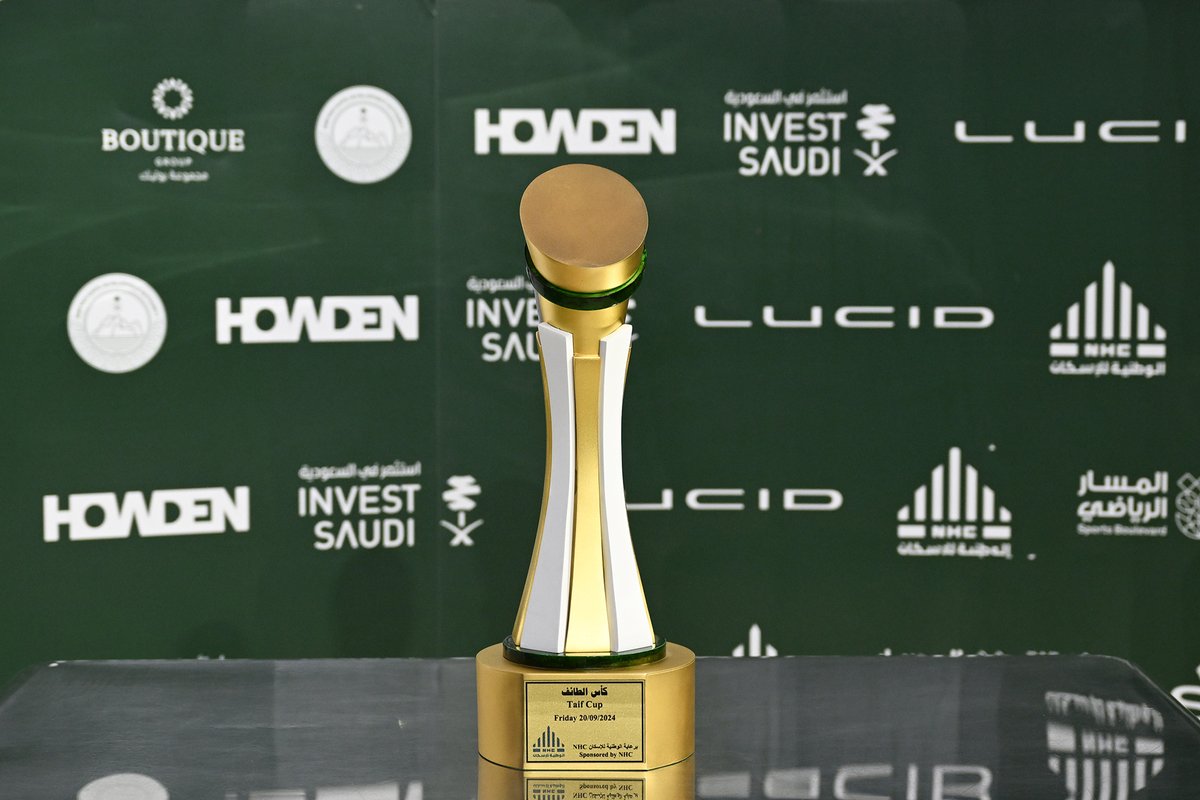 SaudiNHC's tweet photo. في إطار اهتمامنا برياضة الفروسية وسباقات الخيل، رعت NHC# كأس الطائف، حيث قام أ. نضال عالم، مدير عام القطاع الغربي، بتسليم الجائزة للفائزين، احتفاءً بهذه الرياضة العريقة. https://t.co/KbxDv93Bu7