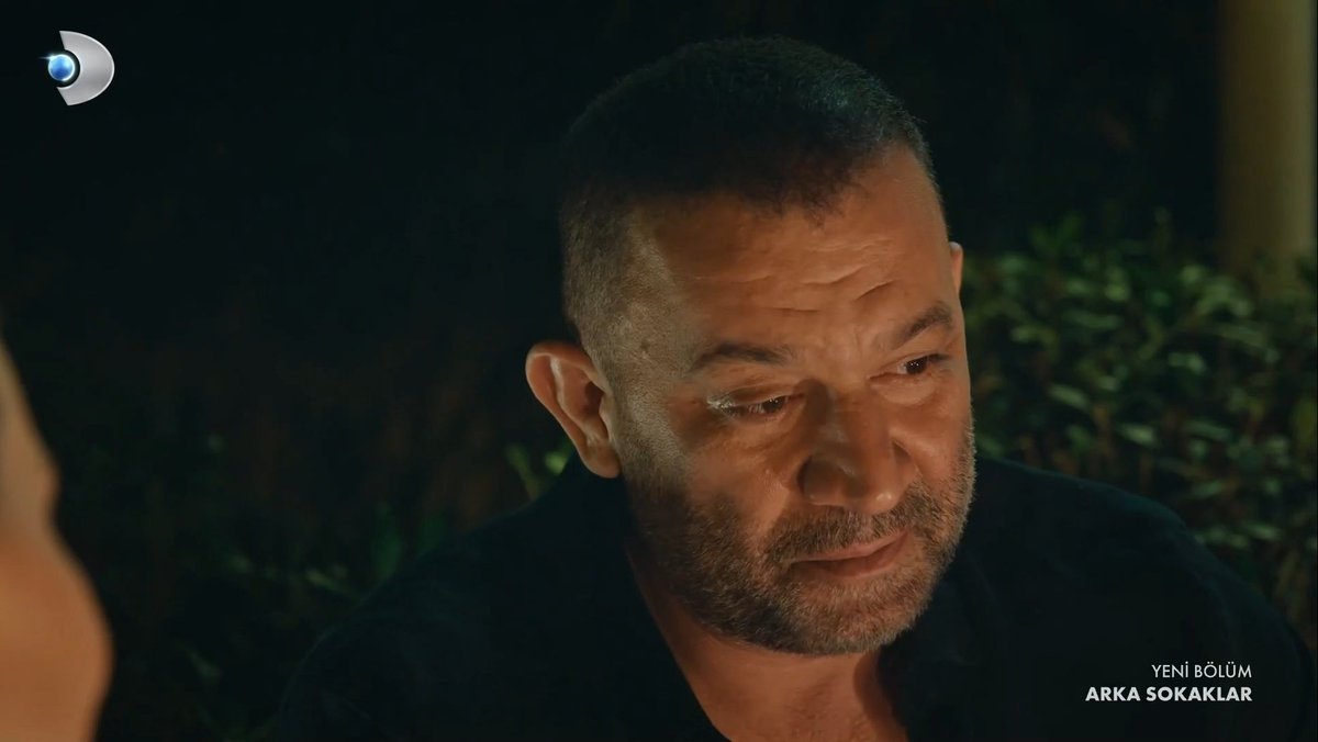 diziitakipcisii's tweet photo. Ne kadar özlemişiz #SelMes’in aşk dolu hallerini, hepimize iyi geldi bu sahne. 💙🔥

Şevket Çoruh, Oya Okar. #ArkaSokaklar https://t.co/ko7N4jvB3m
