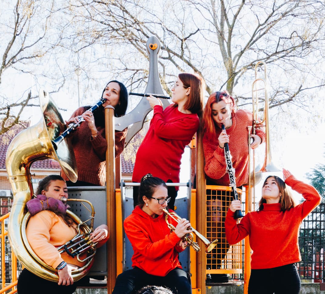 El grup de música femení Bulbalkan posarà el punt musical a COMENCEM amb un recorregut des de la plaça de la Reina fins a la de la Verge 🎺
 
📆 29 de setembre
⏰ 12:00 i 18:00 hores

Col·labora <a href="/AjuntamentVLC/">Ajuntament València</a>  <a href="/GVAivc/">Institut Valencià de Cultura - GVA</a> <a href="/TeatreEscalante/">Escalante</a> Ajunt. Alacant i ESADV