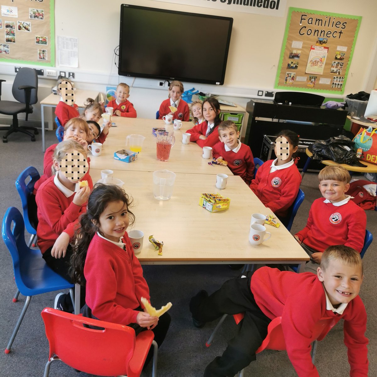 Mrs Conway (@ids_mrs_conway) on Twitter photo Congratulations to our Class Chart Champions 🎉 Our role model pupils enioyed breakfast as a reward for receiving the most points 💚🟢💚 <a href="/IDS_Mrs_Parfitt/">Mrs D Parfitt</a> <a href="/MissScottIDS/">Mrs Morgan</a> Congratulations to our Class Chart Champions 🎉 Our role model pupils enioyed breakfast as a reward for receiving the most points 💚🟢💚 <a href="/IDS_Mrs_Parfitt/">Mrs D Parfitt</a> <a href="/MissScottIDS/">Mrs Morgan</a>