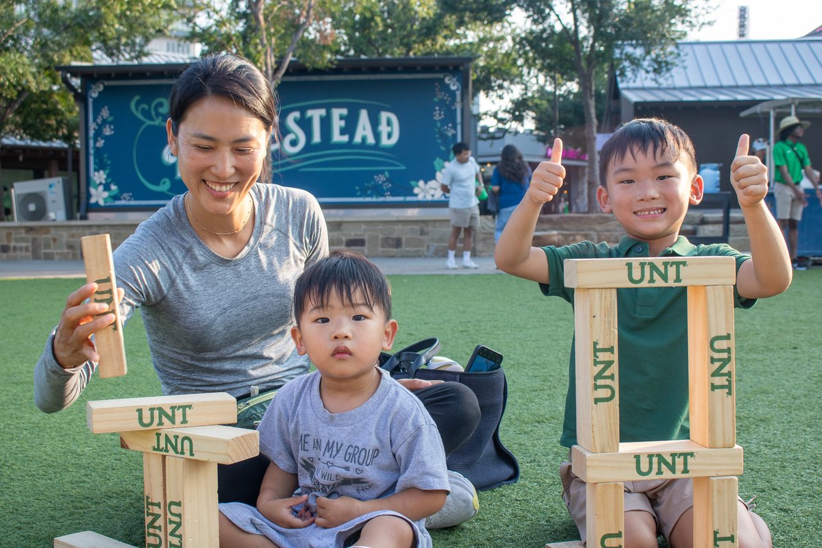 Family + UNT = the perfect weekend! 💚✨ #MeanGreenMoments #untatfrisco
