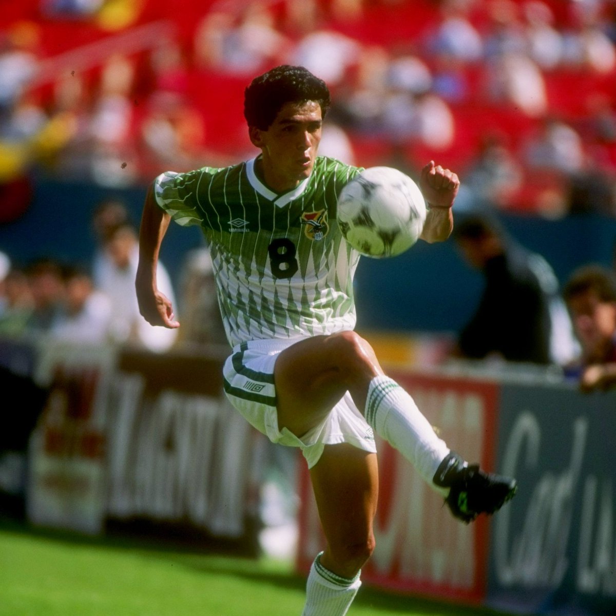 Uno de los mejores futbolistas bolivianos 🇧🇴 de la historia. Jugó en Boca 🟦🟨🟦 y en River ⬜️🟥⬜️. Disputó el Mundial 1994. Milton Melgar cumple 65 años.