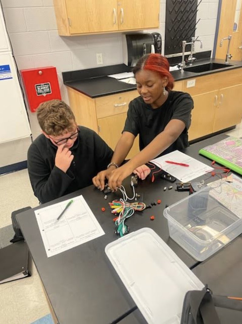 8th grade students in Mr. Lilley's class worked on building circuits and electromagnets today🧲 <a href="/GTMSTitans/">GTMS Titans</a>