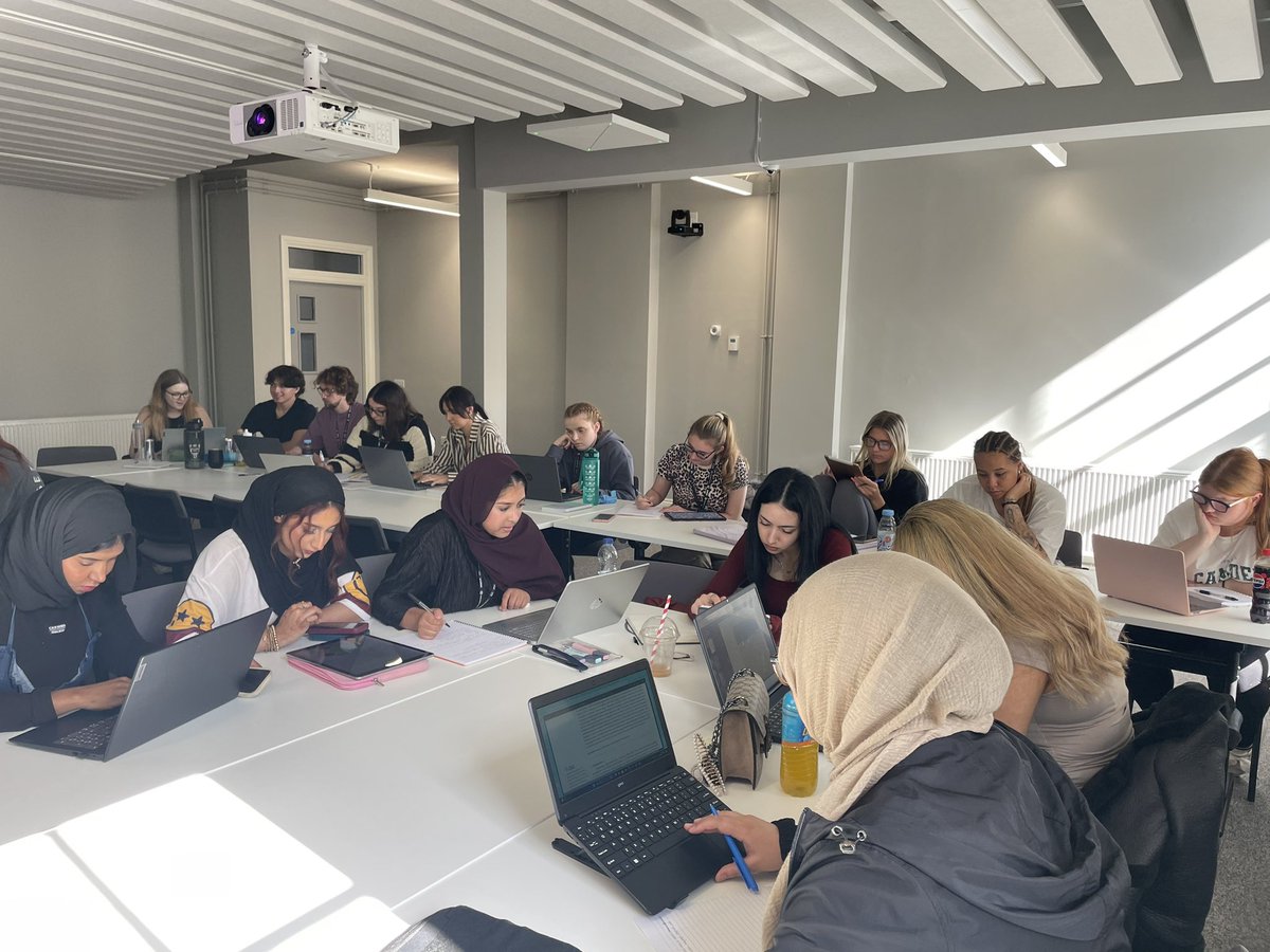 Just 4 hours and 53 minutes to get home from work! But <a href="/PrimEdAccelLBU/">Primary Education (Accelerated Degree) LBU</a> level 4 are worth it! First assignment due Tuesday! You can do it!! 💪💪 <a href="/EducationLBU/">Carnegie Education</a> <a href="/RachelCBoyle1/">Rachel C. Boyle</a> <a href="/HannahRuthMc/">Hannah Ruth McCarthy</a> @nic_gridley @HannahSeat_