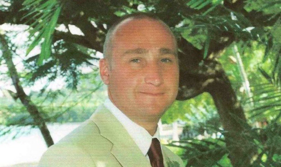 150G512XD's tweet image. 21st September, 2007

Sergeant Mark Stansfield, aged 32 from Bicester, of 32 Close Support Squadron, UK Logistic Battalion, died at Selly Oak Hospital, Birmingham from wounds sustained in a tragic accident 2 days earlier at Basra Air Station, Iraq 

Lest we Forget 🏴󠁧󠁢󠁥󠁮󠁧󠁿🇬🇧