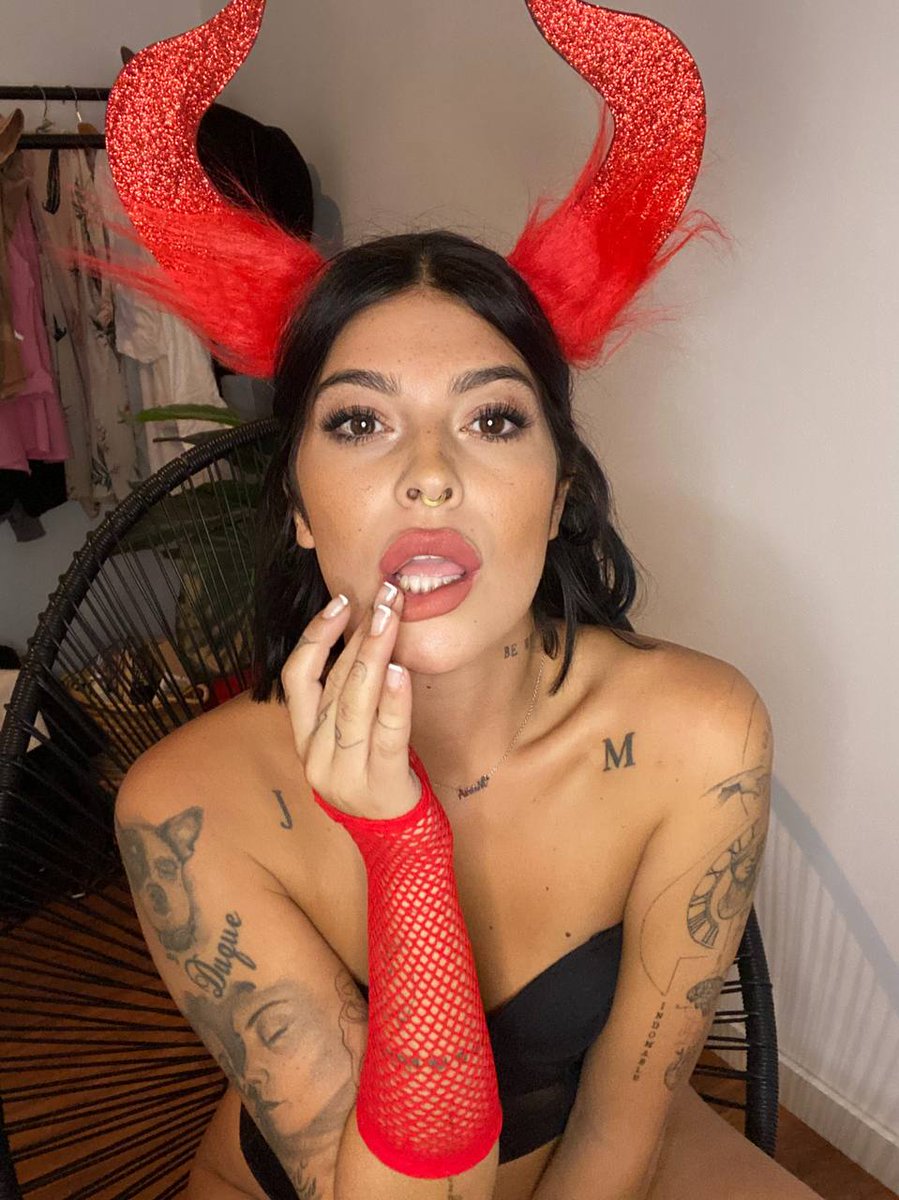 anasinmas97's tweet photo. Puedo ser la mas mala de todas cuando me lo piden 😈😈🥵🥵
#Jordan
#devil
#cute
#iPhone16Pro https://t.co/ZzUlBtB430