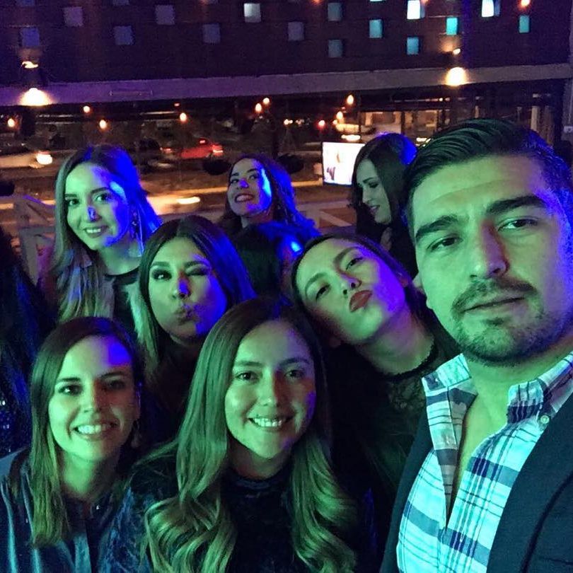 VCastanhai39412's tweet photo. Who else thinks friends are the glitter of life?
#SquadGoals #NightOutVibes #FriendshipGoals #NeonLights #WeekendFun #GoodTimesWithFriends #PartyMood #NightlifeAdventures #CrewLove #MakingMemories https://t.co/EHKSMF4kdo