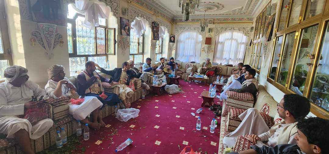 برفقة الوالد الشيخ حسين علي حازب والوسيط المحلي ابو امير المصعبي والاخ عمر محمد الضيعة والاخ علي الشوينع والاخ سعيدعبدالله الرشيدي حفظهم الله جميعا

#الراية_البيضاء
#افتحو_الطريق