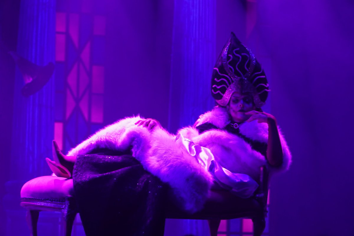EPF4ever's tweet photo. D'une durée de 45 minutes, le spectacle sera joué plusieurs fois après jours jusqu'à la fin de la saison d'halloween le 03.11.24. dans le Europa-Park Teatro 🇮🇹#SpookMe https://t.co/q8J5oriYmc