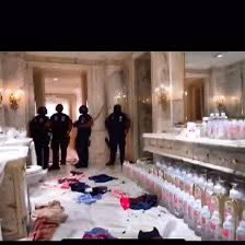 trejackson21's tweet photo. Nah diddy finally made it on MTV cribs…

Slickest house in the word 😭😭😭 https://t.co/MOCj53zXUW