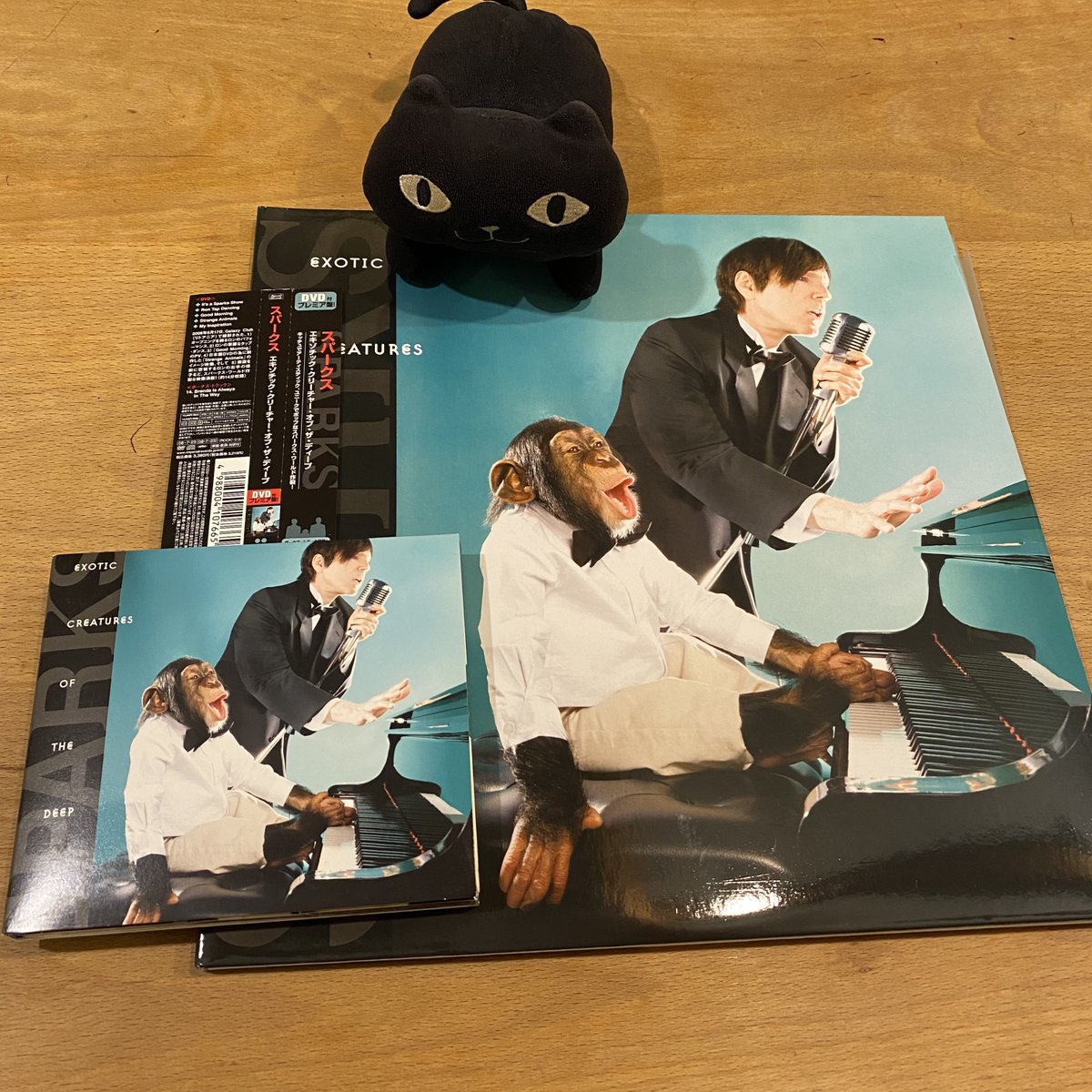 acoeclove's tweet photo. #Sparkstember2024
#Sparkstember
#Sparks
@sparksofficial
Day21 #EXOTICCREATURESOFTHEDEEP
DVD付き日本盤CDがやってきました。殆どボカロ状態なラッセルさんの多彩お声に、割とシンプルな演奏が奥深。"I've Never Been High""Likeable"が特に好き。
https://t.co/iCAYlLnAOX https://t.co/BC8FlfvMtI
