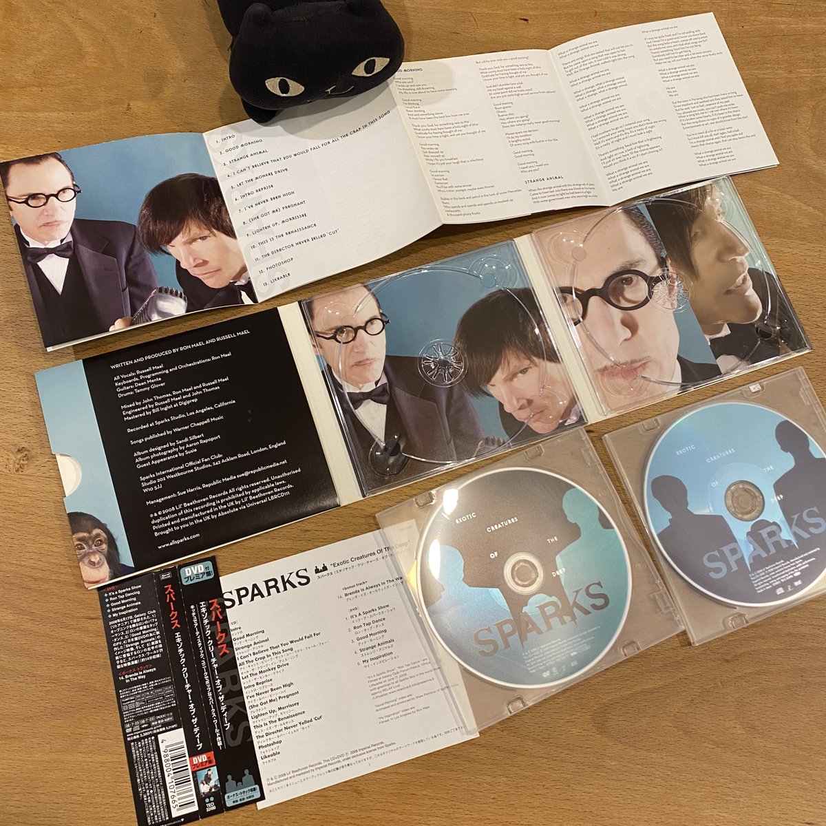 acoeclove's tweet photo. #Sparkstember2024
#Sparkstember
#Sparks
@sparksofficial
Day21 #EXOTICCREATURESOFTHEDEEP
DVD付き日本盤CDがやってきました。殆どボカロ状態なラッセルさんの多彩お声に、割とシンプルな演奏が奥深。"I've Never Been High""Likeable"が特に好き。
https://t.co/iCAYlLnAOX https://t.co/BC8FlfvMtI