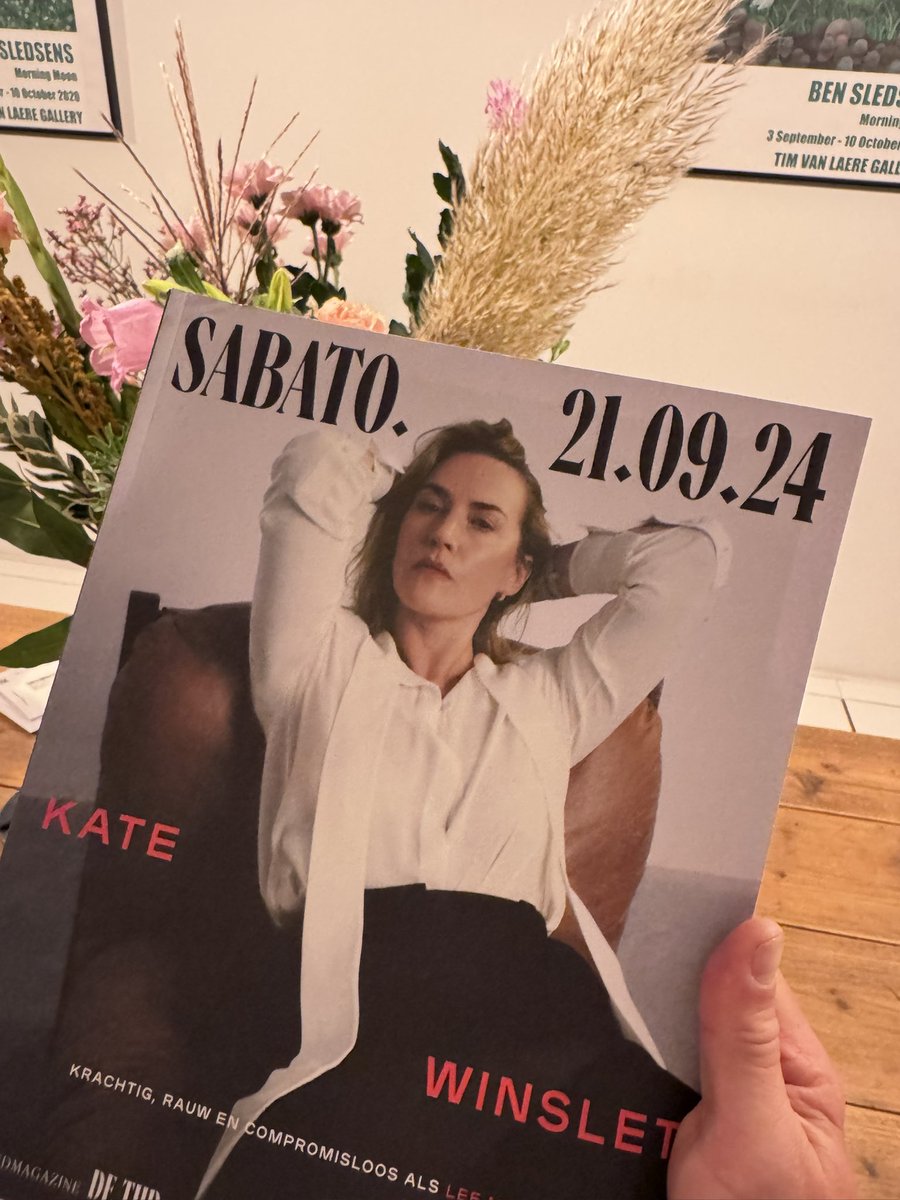 Om 00:20 am thuiskomen, en merken dat de krantenbezorger <a href="/sabato_magazine/">Sabato</a> van zaterdag al geleverd heeft 🤩
<a href="/italbers/">Isabel Albers</a>