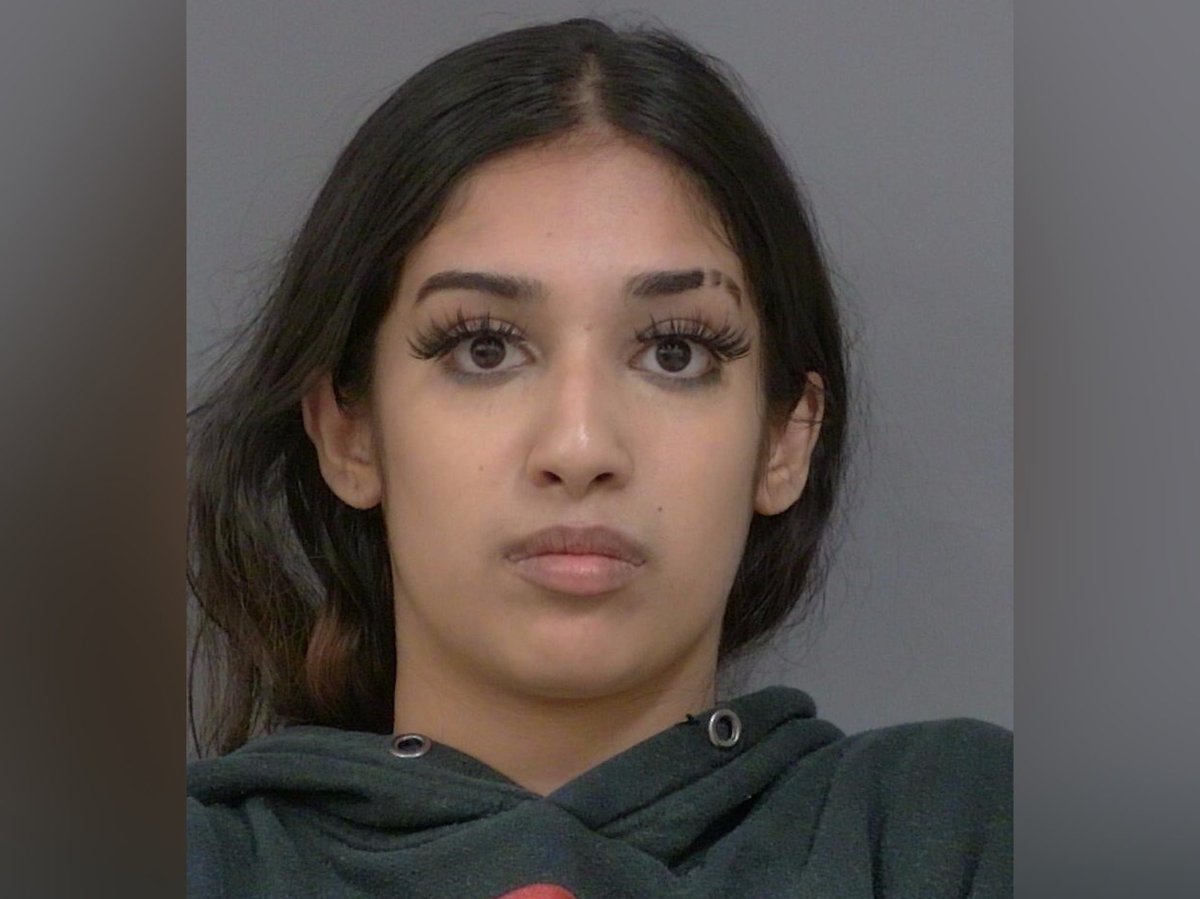 6ixbuzztv's tweet photo. #BREAKING: 18-year-old Sarah Badshaw from Brampton has been charged with four offences after allegedly stealing a car then running over the owner. https://t.co/7YYHj2GPmC