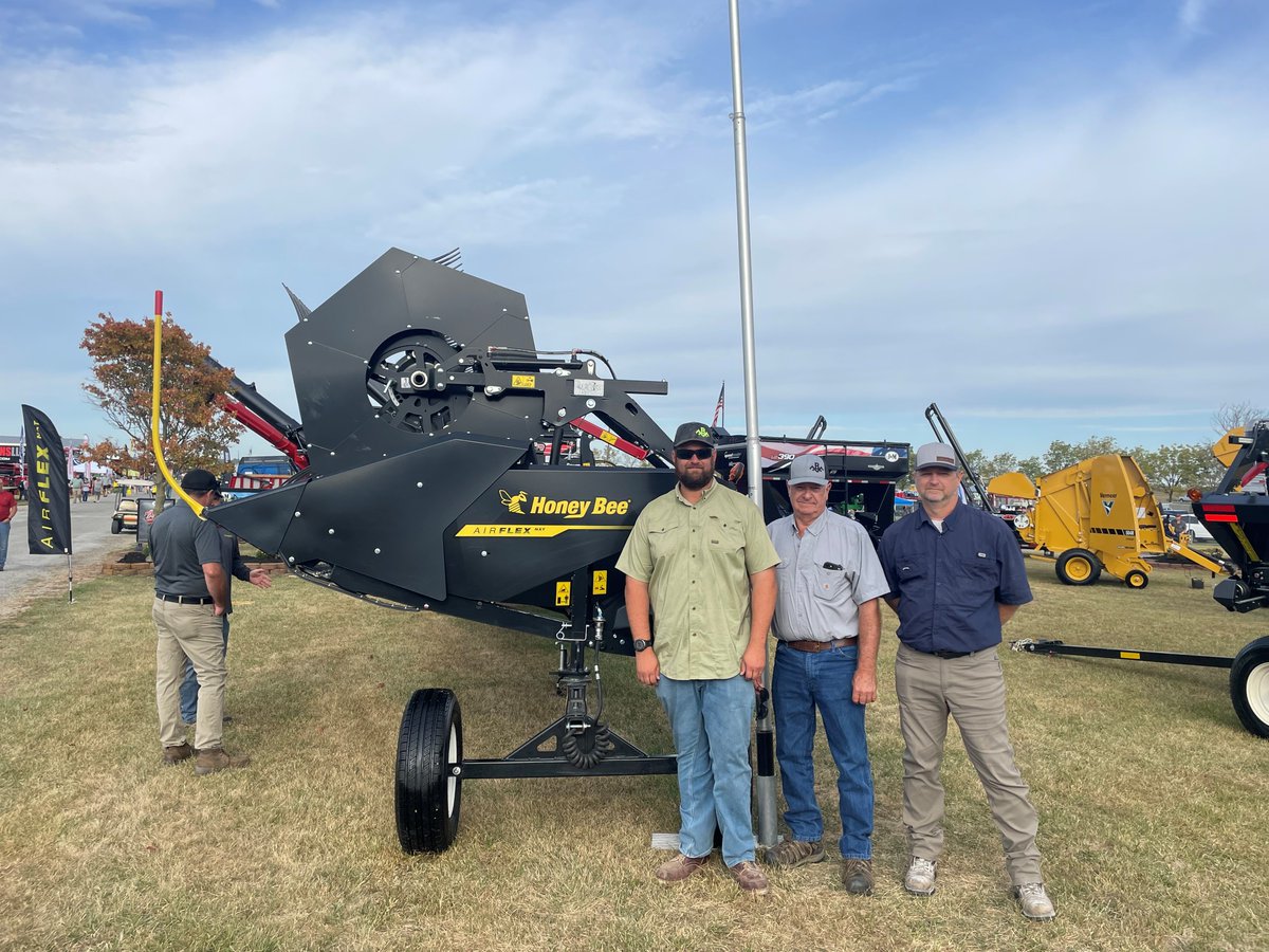HoneyBeeMfg's tweet photo. Thanks @BriansVideos for stopping by at #fsr24. We hope you enjoy your #AirFLEXNXT this year. https://t.co/jAEcgh4pr9